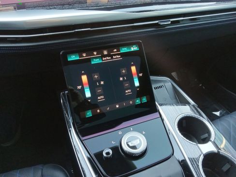 Used 2025 Cadillac Escalade IQ Sport 1 w/ LPO, Etrunk Organizer Package image 17