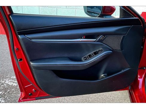 Used 2021 MAZDA MAZDA3 s image 19