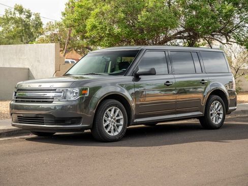 Used 2019 Ford Flex SE FWD image 1