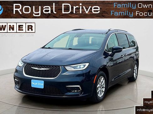 Used 2021 Chrysler Pacifica Touring-L w/ Uconnect Theater Family Group FWD image 1