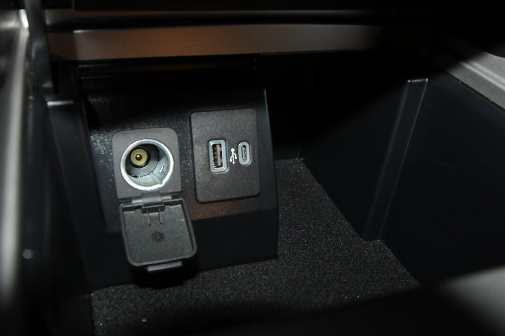 Used 2023 Ford Explorer ST w/ Equipment Group 401A AWD/4WD image 19