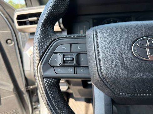 Used 2025 Toyota Tacoma SR5 AWD/4WD image 16