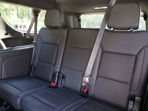 Used 2021 GMC Yukon XL Denali w/ Denali Premium Package AWD/4WD image 4