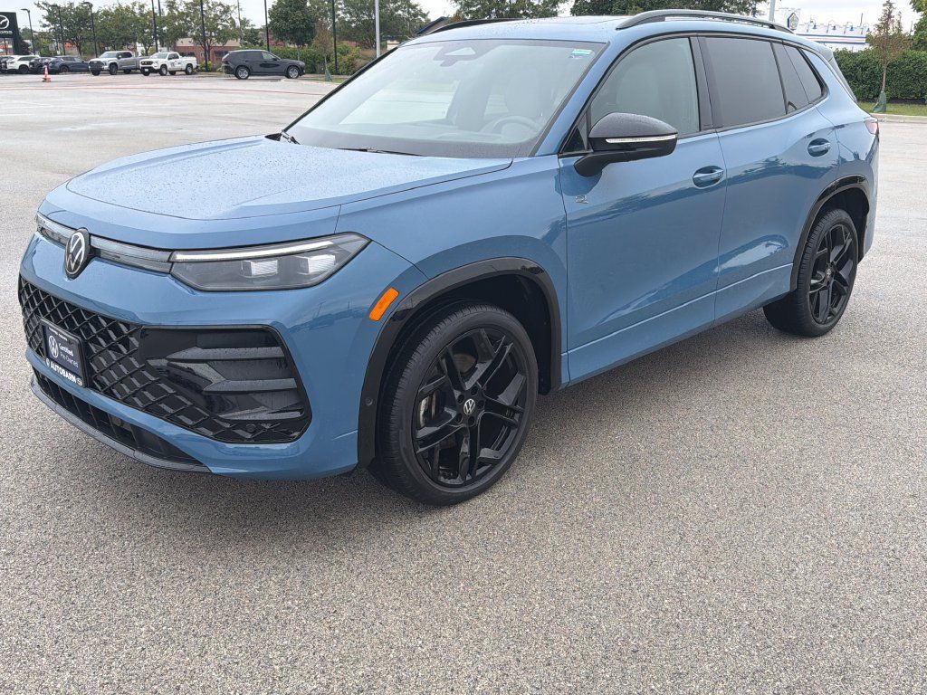 Certified 2026 Volkswagen Tiguan SE R-Line AWD/4WD image 3