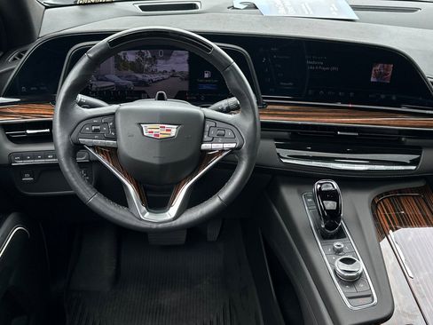Used 2023 Cadillac Escalade Premium Luxury AWD/4WD image 13