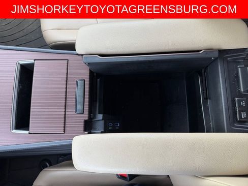 Used 2023 Toyota Sienna XLE w/ XLE Plus Package FWD image 30