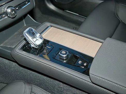 New 2026 Volvo XC90 B6 Plus w/ Protection Package image 16