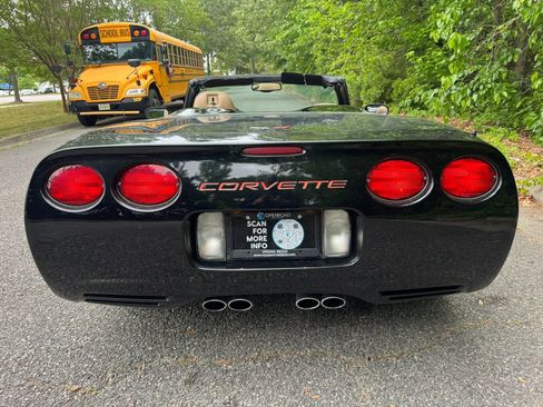 Used 2002 Chevrolet Corvette Convertible w/ Preferred Equipment Group2 RWD image 22