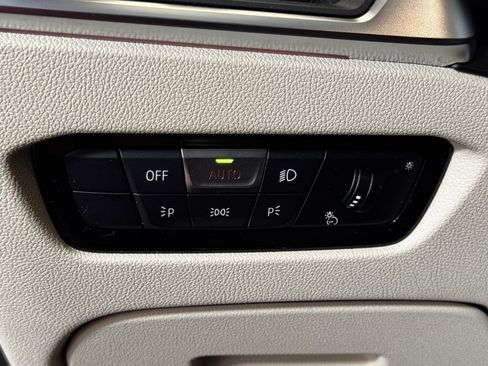 Used 2021 BMW 330i xDrive Sedan w/ Premium Package image 18