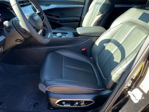 Used 2024 Jeep Wagoneer Launch Edition image 16