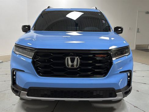 Used 2023 Honda Pilot TrailSport image 2
