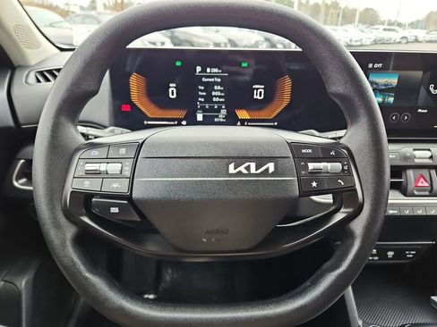 Used 2025 Kia K4 LXS image 10