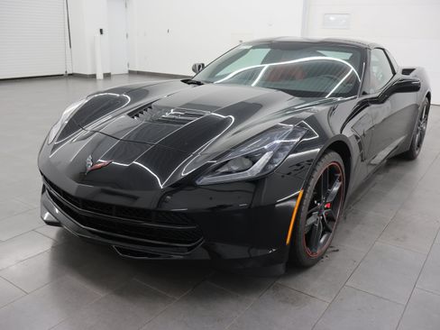 Used 2019 Chevrolet Corvette Stingray Coupe w/ Carbon Flash Badge Package RWD image 7