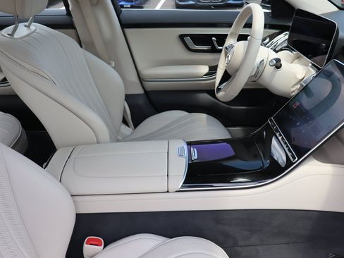 Used 2022 Mercedes-Benz S 580 4MATIC Sedan w/ AMG Line Package image 14