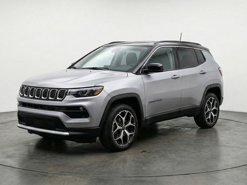 Used 2025 Jeep Compass Limited AWD/4WD image 3