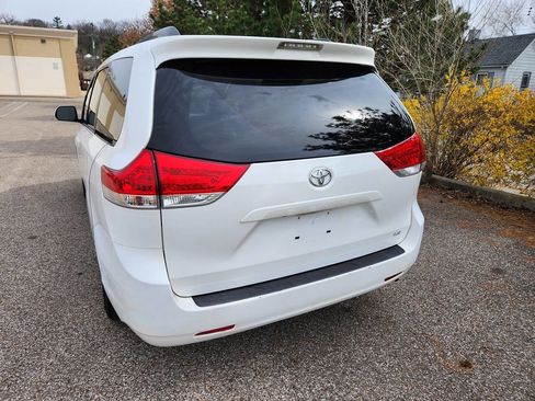 Used 2014 Toyota Sienna LE FWD image 13