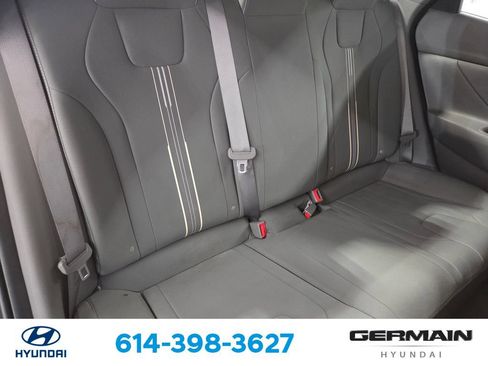 Used 2023 Hyundai Elantra SEL w/ Preferred Accessory Package FWD image 19