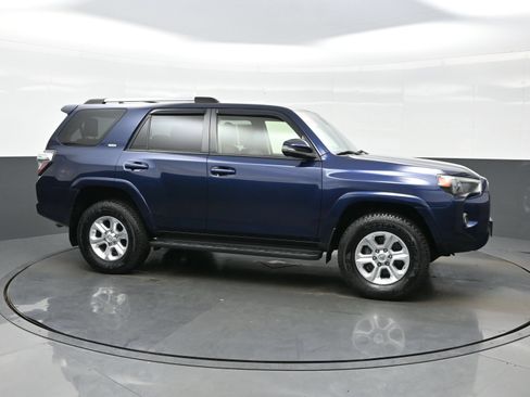 Used 2021 Toyota 4Runner SR5 Premium w/ Moonroof Package AWD/4WD image 7