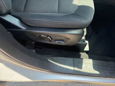 Used 2018 Ford Explorer XLT w/ Equipment Group 201A FWD image 13