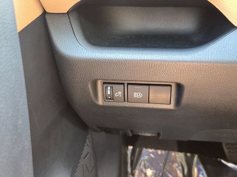 Used 2022 Toyota RAV4 XLE FWD image 28