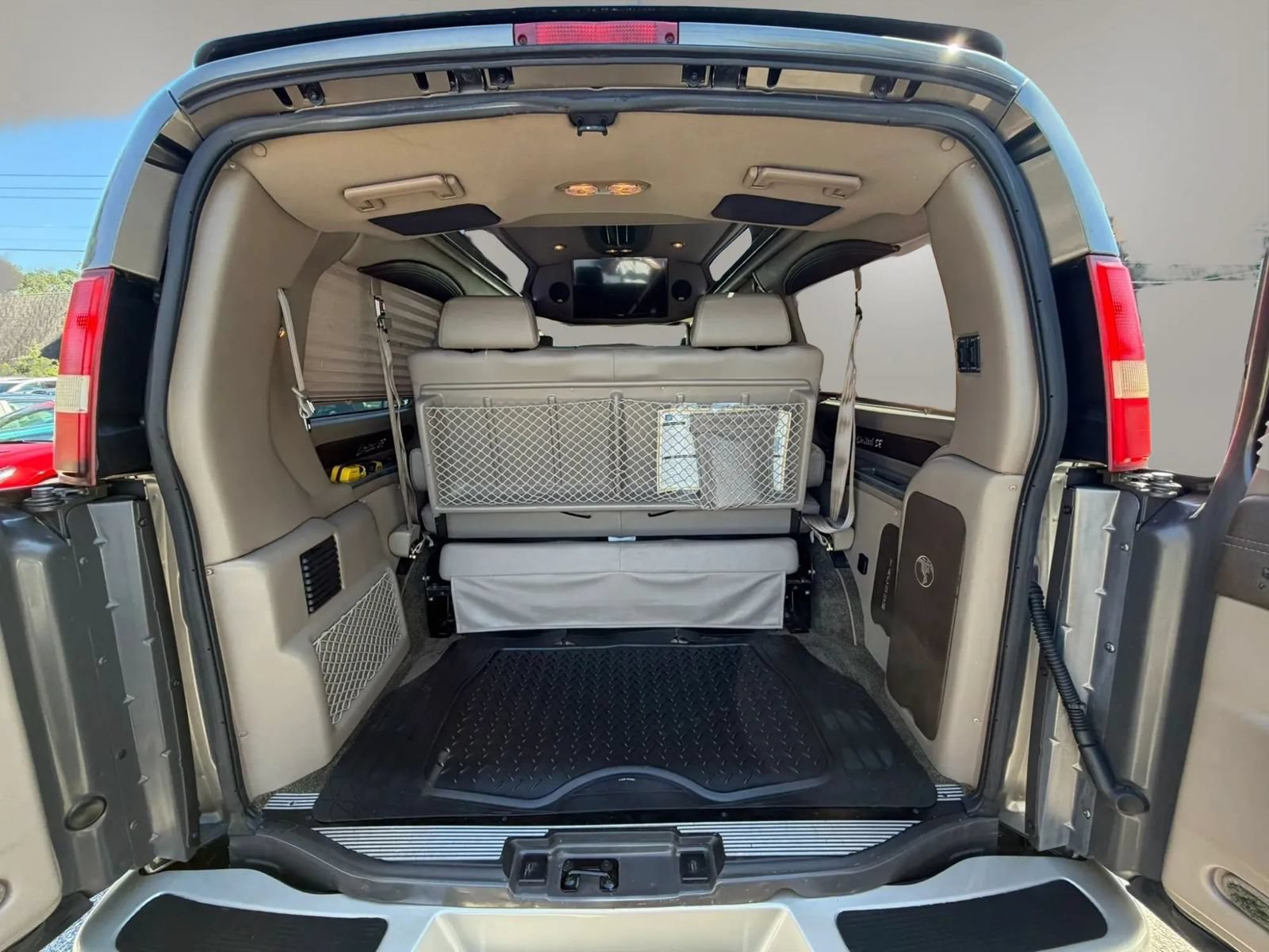 Used 2015 Chevrolet Express 2500 RWD image 48