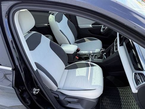 New 2025 Volkswagen Taos SE image 19