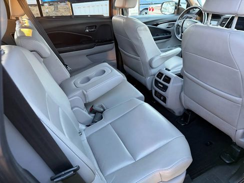 Used 2018 Honda Pilot Touring image 31