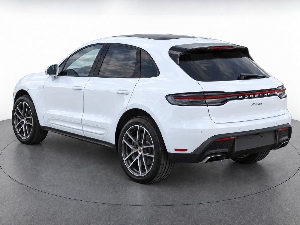 Certified 2023 Porsche Macan AWD/4WD image 3
