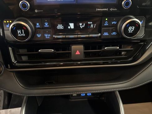 Used 2022 Toyota Highlander XLE image 16