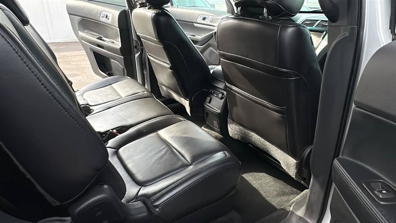 Used 2014 Ford Explorer XLT w/ Equipment Group 202A AWD/4WD image 37