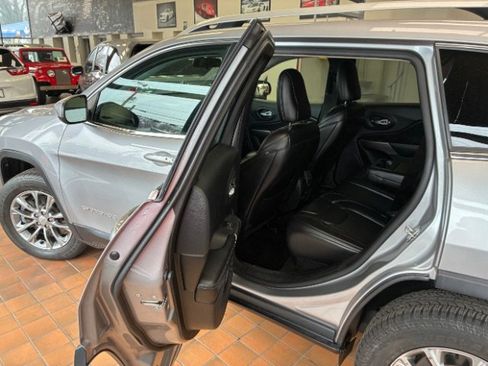 Used 2019 Jeep Cherokee Latitude Plus image 27