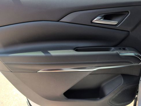 New 2026 Chevrolet Traverse LT w/ Sun and Wheel Package FWD image 33