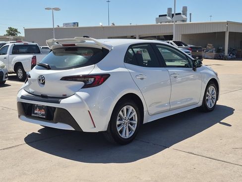 Used 2026 Toyota Corolla SE FWD image 6