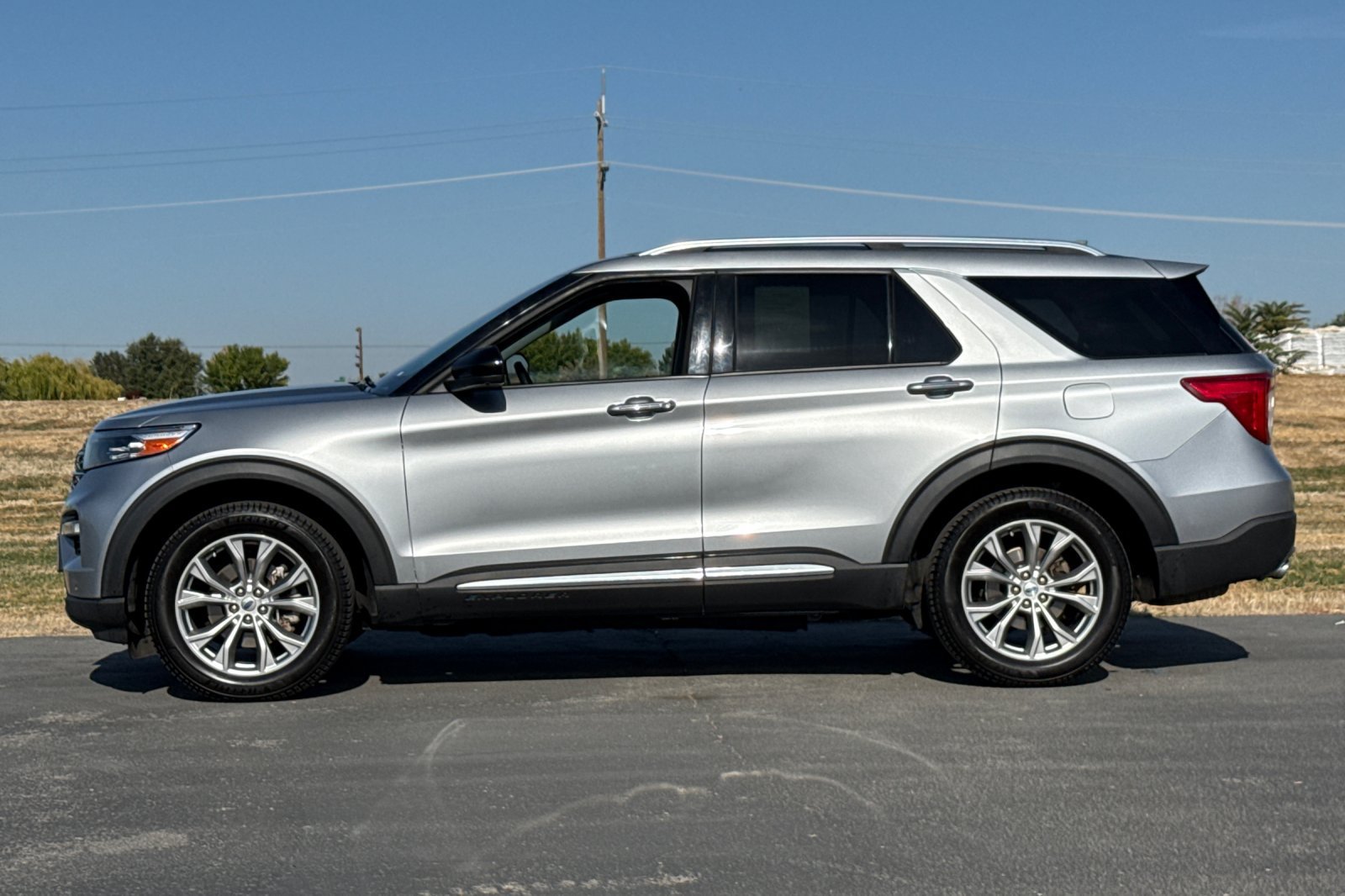 Used 2023 Ford Explorer Limited AWD/4WD image 10