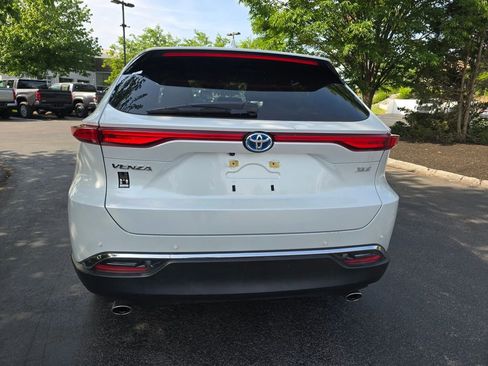 Used 2023 Toyota Venza XLE AWD/4WD image 7