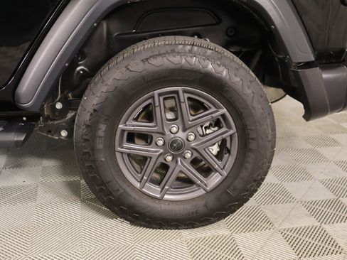 Used 2025 Jeep Wrangler Unlimited Sport AWD/4WD image 18