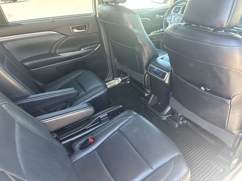 Used 2018 Toyota Highlander Limited AWD/4WD image 26