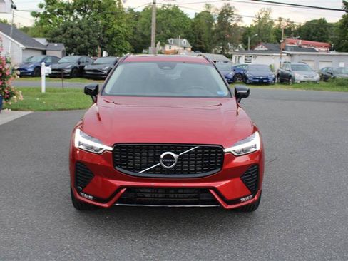 Used 2024 Volvo XC60 B5 Plus w/ Climate Package AWD/4WD image 3