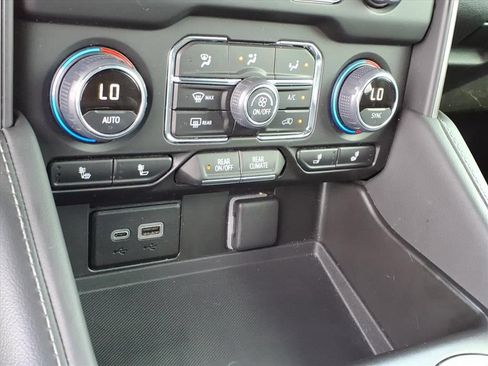 Used 2024 Chevrolet Tahoe Z71 w/ Luxury Package AWD/4WD image 11