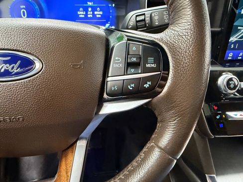 Used 2022 Ford Explorer King Ranch w/ Premium Technology Package image 32