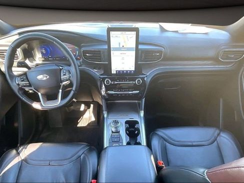 Used 2022 Ford Explorer Platinum w/ Technology Package image 14