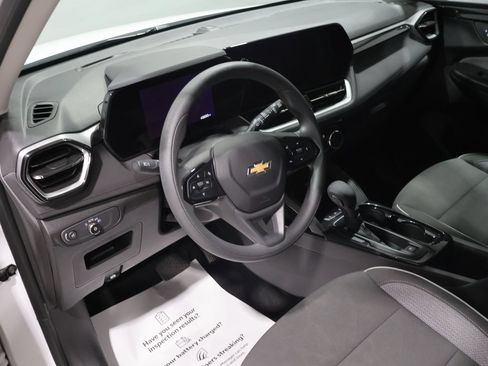 Used 2025 Chevrolet TrailBlazer LT AWD/4WD image 16