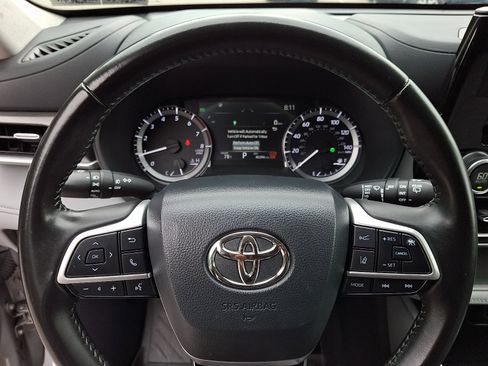 Used 2024 Toyota Highlander LE AWD/4WD image 21