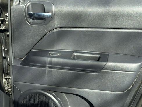 Used 2016 Jeep Patriot Sport w/ Power Value Group image 38