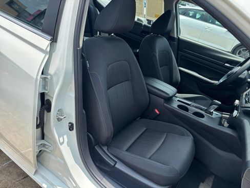 Used 2025 Nissan Altima 2.5 SV FWD image 36