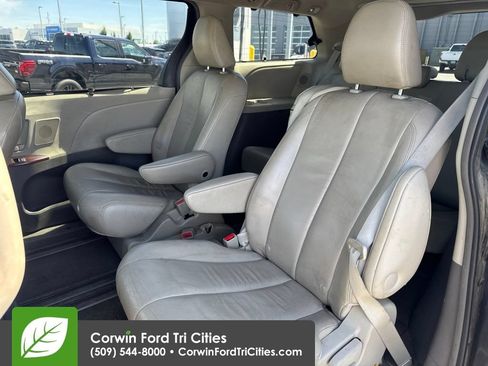 Used 2011 Toyota Sienna XLE w/ XLE Navigation Pkg FWD image 11