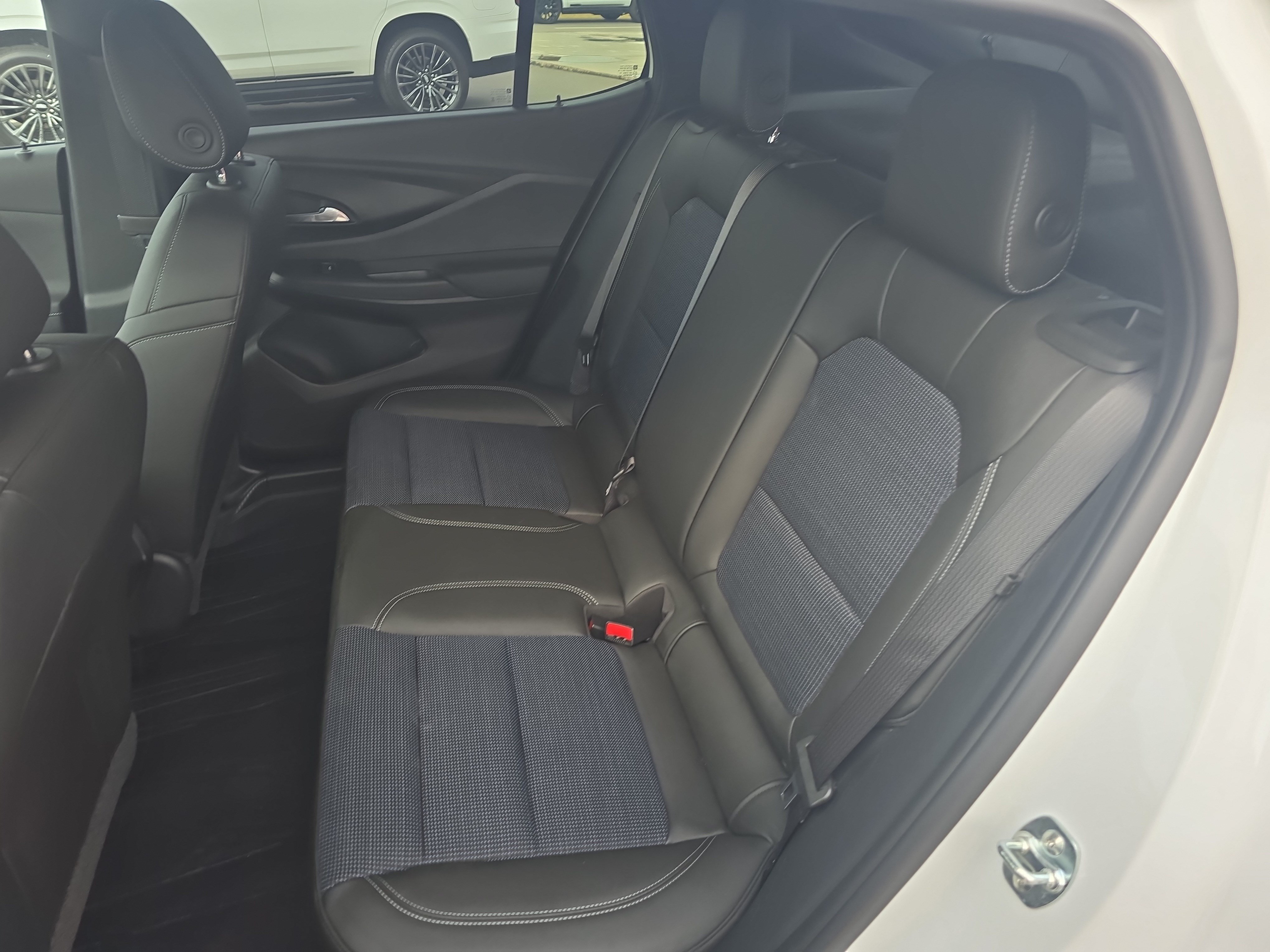 Used 2025 Buick Envista Preferred w/ Convenience I Package FWD image 14