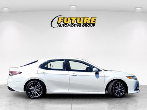 Used 2023 Toyota Camry XLE FWD image 3