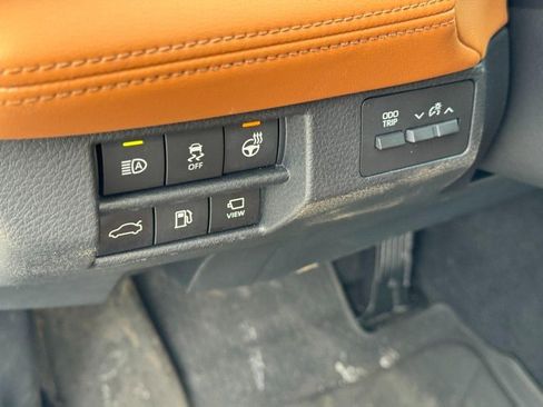 Used 2019 Toyota Avalon Limited w/ Advanced Safety Package image 16