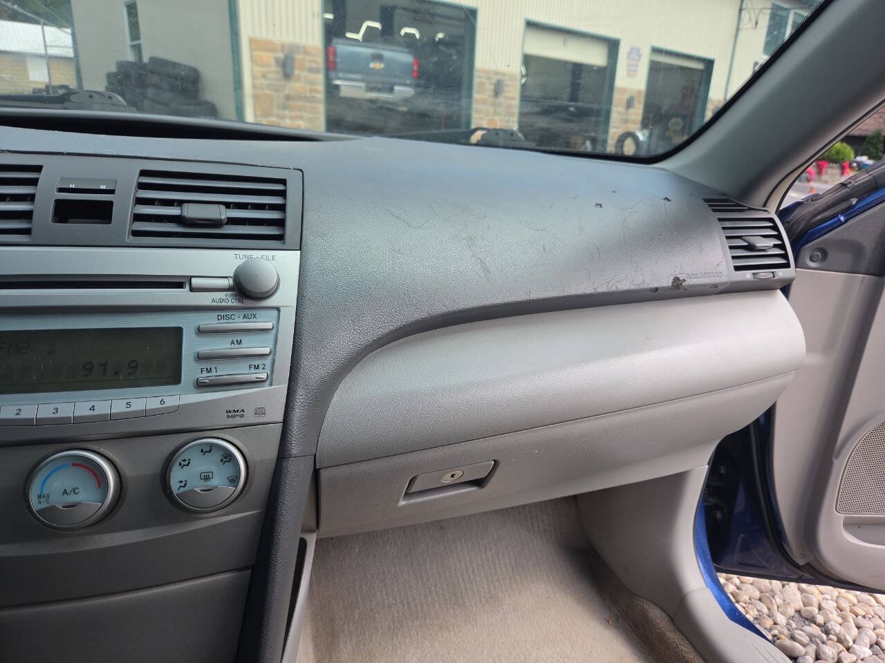 Used 2009 Toyota Camry LE FWD image 24